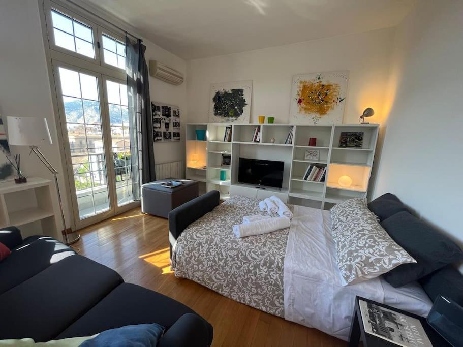 Politeama Suite In The Heart Of The City Palermo Exterior photo